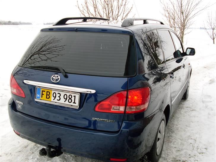 Toyota Avensis Verso Sportsvan - Står rigtig flot i lakken efter polering.. billede 13