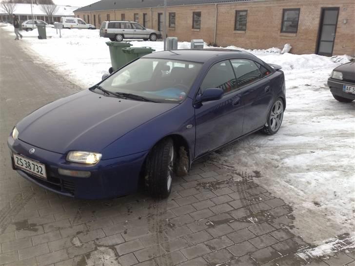 Mazda 323F BA solgt billede 1
