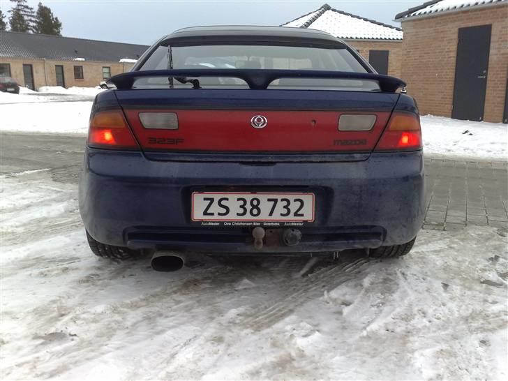 Mazda 323F BA solgt billede 4