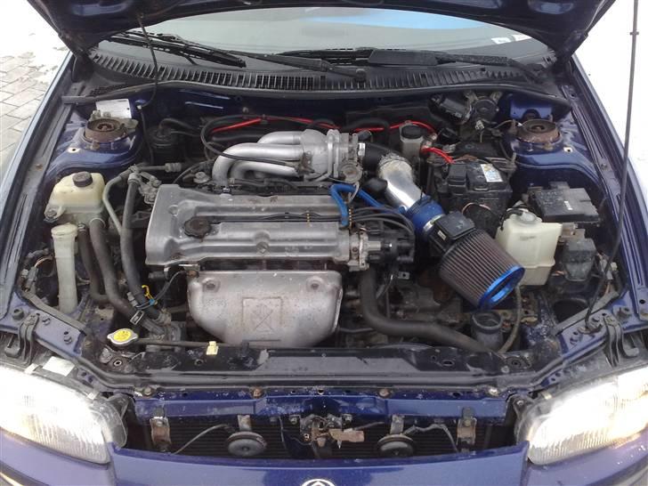 Mazda 323F BA solgt billede 10