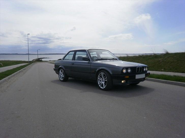 BMW e30 - Undskyld bilen ikke er vasket. billede 1