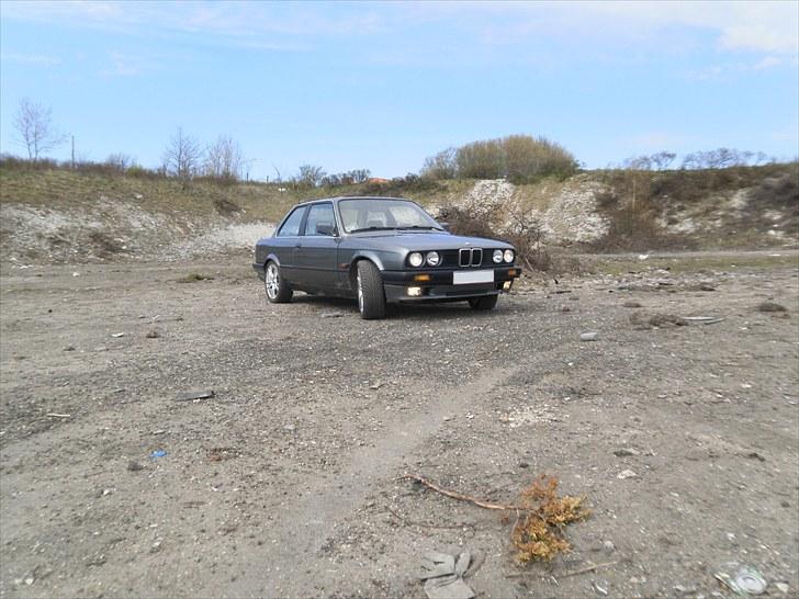 BMW e30 - Undskyld bilen ikke er vasket. billede 5