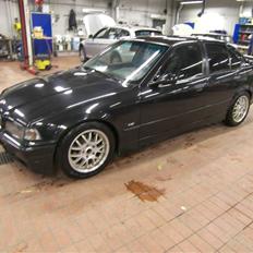 BMW 325i