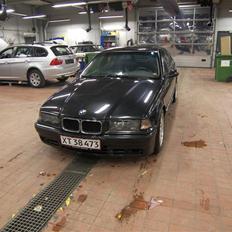 BMW 325i