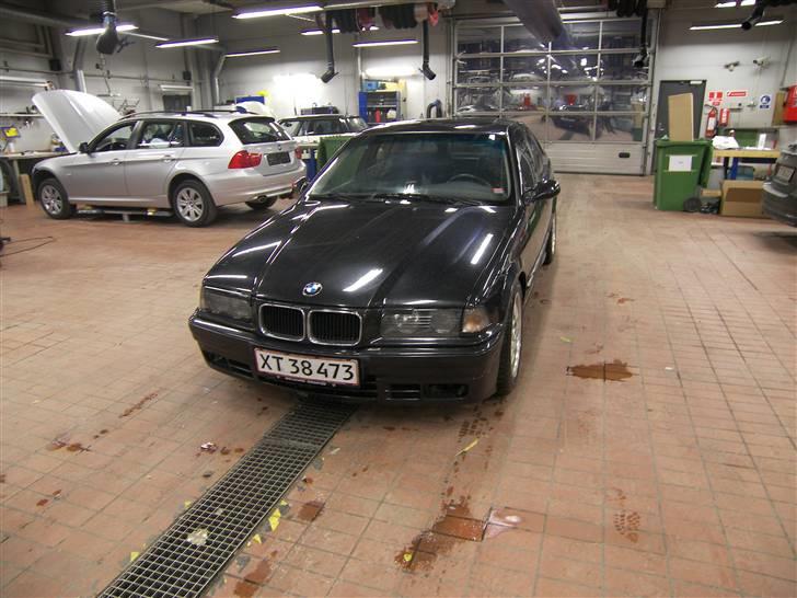 BMW 325i billede 2