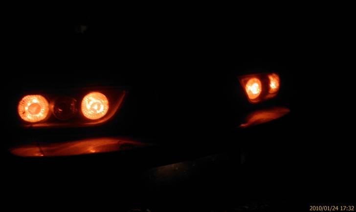 Nissan 200SX S13 Projektbil - Ja sådanne ser den ud bag fra i mørket. der skal nye baglygter på!! billede 14