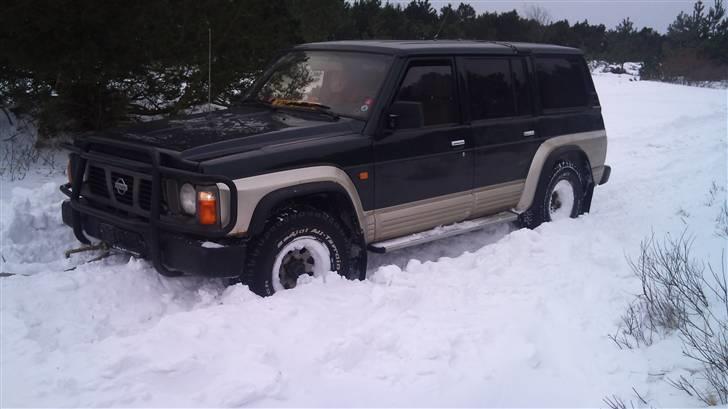Nissan patrol lang gr slx-byttet - sidder fast igen men er ikk ene om det lasse holder 2 meter længere fremme. billede 4