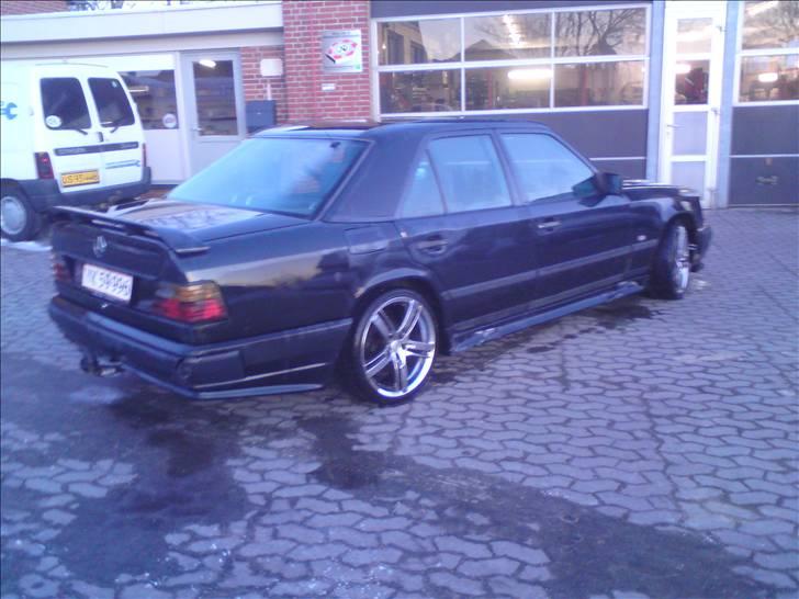 Mercedes Benz 300D w124 SOLGT billede 1