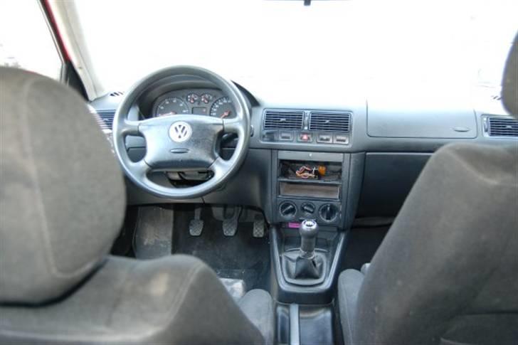VW Golf 4 [Tidl. Bil] - Før jeg fik Alpine Headunit sat i. billede 4
