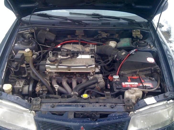 Mitsubishi Carisma 1.8 GLS - motor billede 5