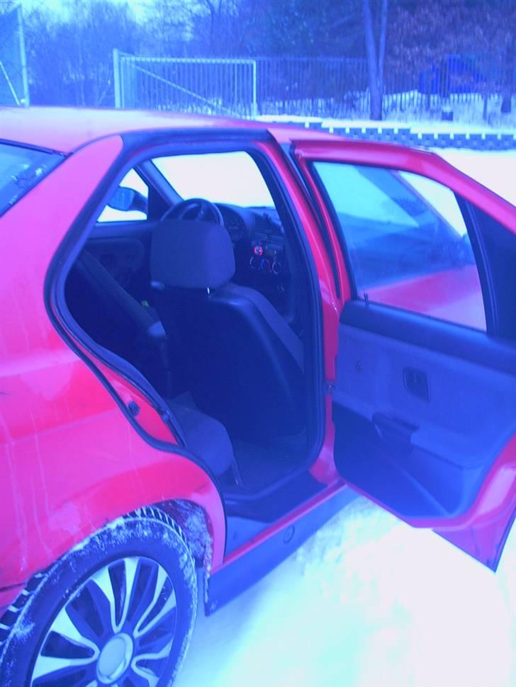 BMW 318i - Lidt fra siden - med sne. billede 10