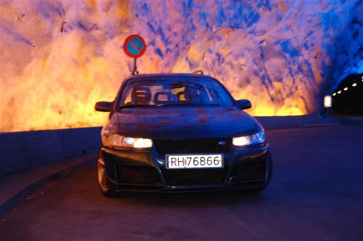 Opel Omega B1 "NRW" stv - Bildet tatt i lærdalstunnelen  billede 19