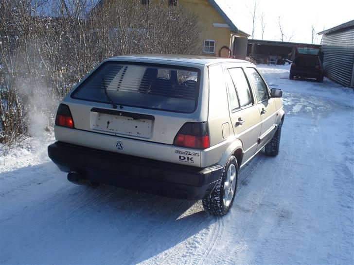 VW golf 2 - og Ja det sidder skævt ved jeg godt :D. billede 4