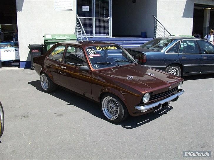 Opel Kadett C 1,6s - Holder på PS Autoteiles stand på Oschersleben Motorpark billede 4