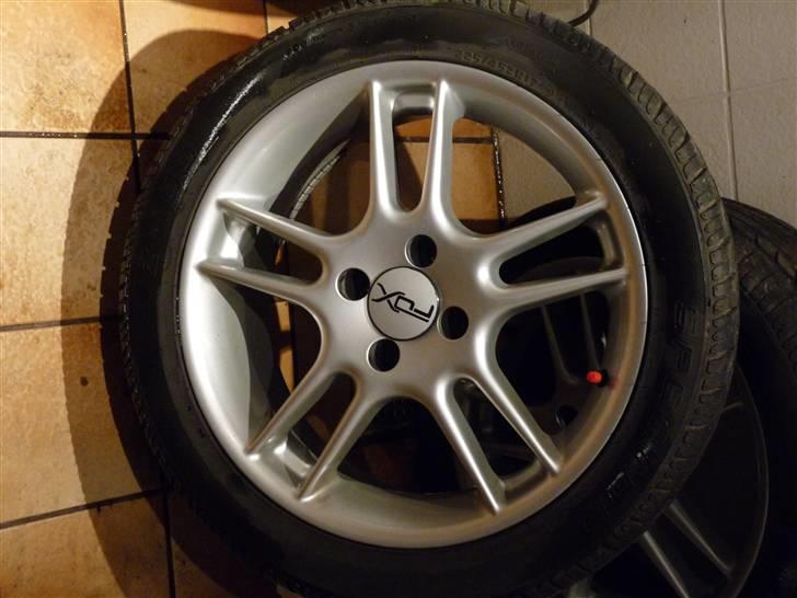 Peugeot 306 2.0 HDi St.car Van - Faldt over et godt tilbud på disse fælge. De var møgbeskidte, men efter lidt fælgrens blev de fine. billede 17