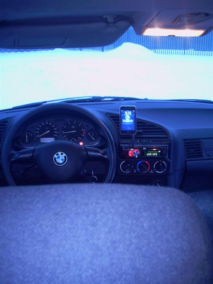 BMW 318i - Ipod fungere super godt sammen med JVC headunit billede 14