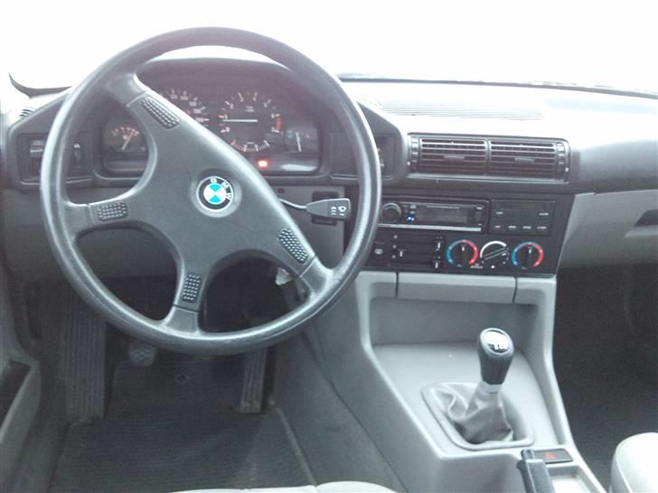 BMW 520I 12V solgt til skrot. billede 6