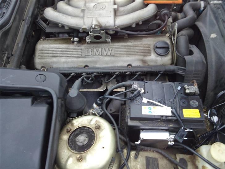 BMW 520I 12V solgt til skrot. billede 8