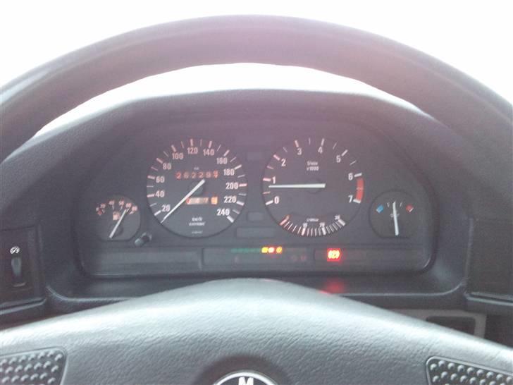 BMW 520I 12V solgt til skrot. billede 10