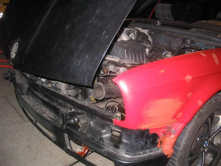 BMW E30 318IS / Solgt :'/ - Alt rust arbejde lavet, billeder taget lige inden den blev kørt til maler :) billede 5