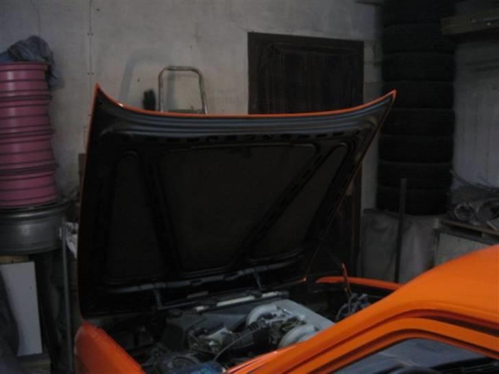 BMW E30 318IS / Solgt :'/ - Sort lakeret motorum (: billede 13