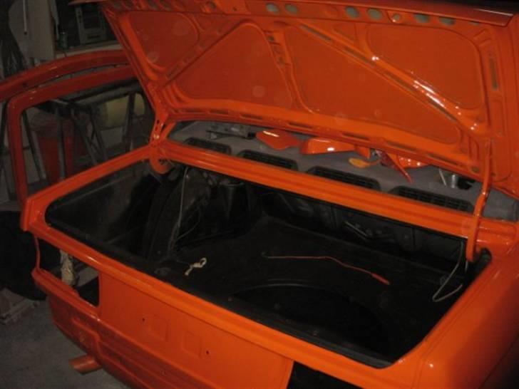 BMW E30 318IS / Solgt :'/ - Sort lakeret bagagerum (: billede 14