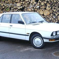 BMW E28 518i (SOLGT)