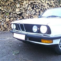 BMW E28 518i (SOLGT)