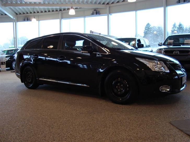 Toyota avensis - billeder jeg tog den dag vi hente den. solgt billede 1