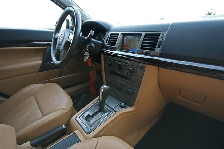 Opel Vectra C 3.0 V6 CDTi Wagon - "Cashmere" læderinteriør.. Kan ikke bestemme mig med det kunstige træ. Måske bliver det folieret med pianolak sort. billede 11
