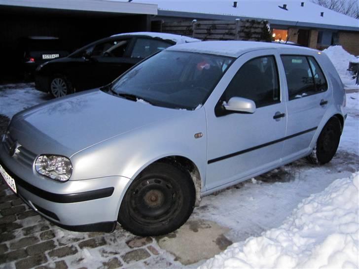 VW Golf 4 1,8i 20 v  SOLGT billede 1