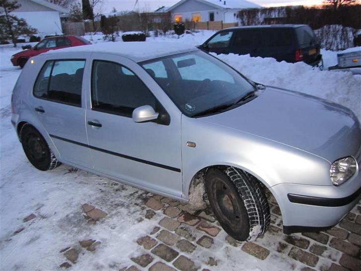 VW Golf 4 1,8i 20 v  SOLGT billede 2