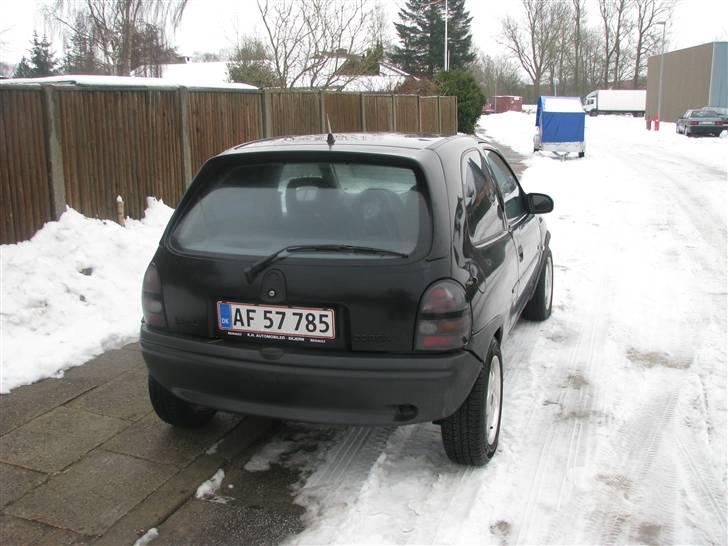 Opel corsa b 1.4i sport byttet væk - sådan så bilen ud da jeg hentede den :D billede 2