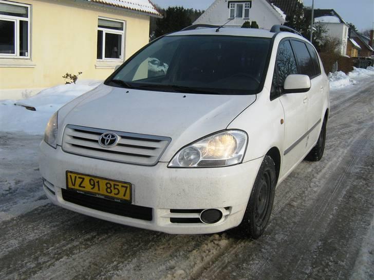 Toyota Avensis Verso Sportsvan billede 1