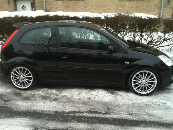 Ford Fiesta ST - solgt! - - Med vinter sko på ... billede 4