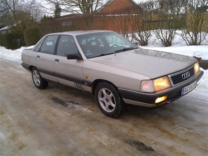 Audi 100 2,2 Turbo - SOLGT! billede 4