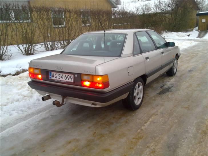 Audi 100 2,2 Turbo - SOLGT! billede 6