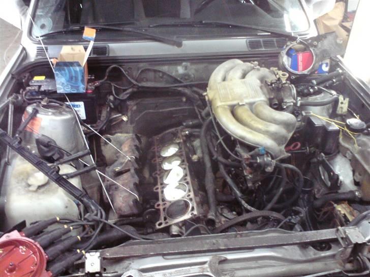 BMW E30 Touring - Skulle lige ha ny toppakning billede 8