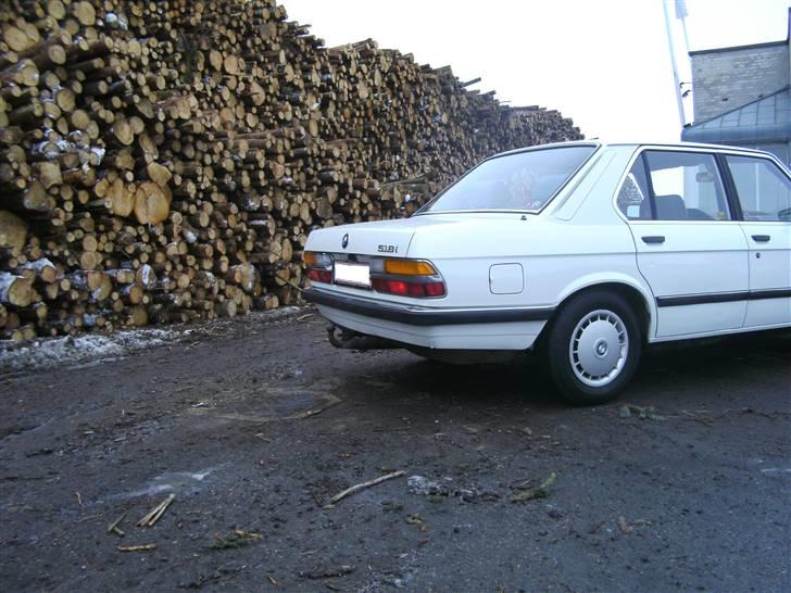 BMW E28 518i (SOLGT) billede 6