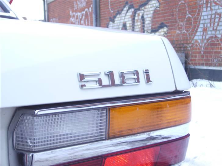 BMW E28 518i (SOLGT) billede 7
