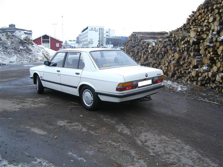 BMW E28 518i (SOLGT) billede 8