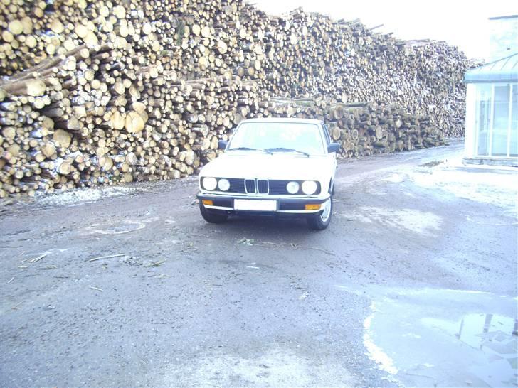 BMW E28 518i (SOLGT) billede 9