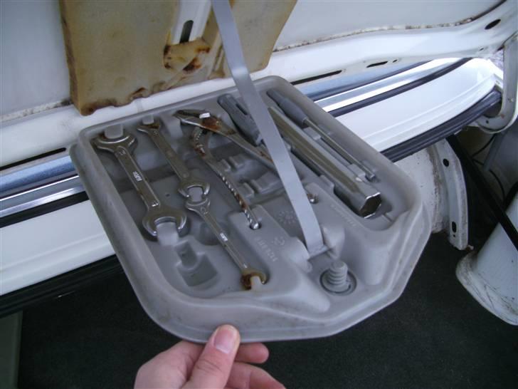 BMW E28 518i (SOLGT) billede 11