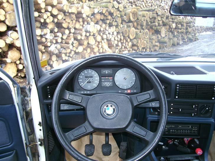 BMW E28 518i (SOLGT) billede 12