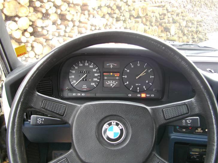 BMW E28 518i (SOLGT) billede 13