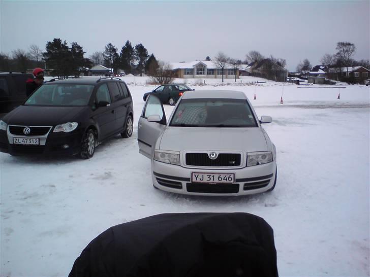 Skoda Superb (KongeSkoda) [SOLGT] - En sjov dag på Sunds sø billede 18