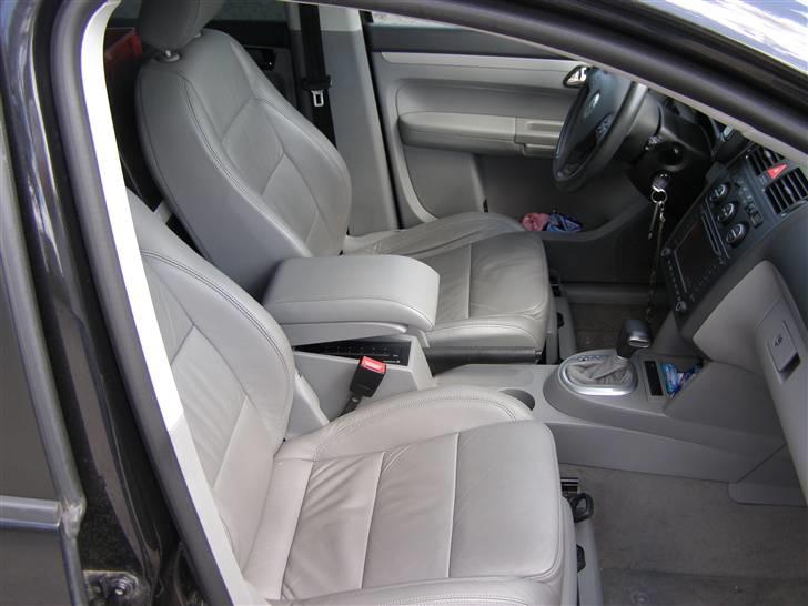 VW Touran 2,0 TDI Highline *SOLGT* billede 8