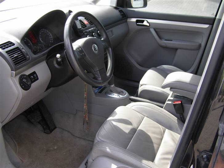 VW Touran 2,0 TDI Highline *SOLGT* billede 10