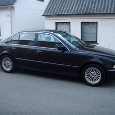 BMW 523i