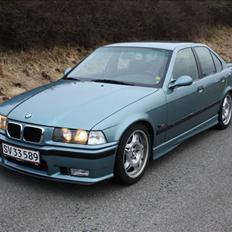 BMW 325i 